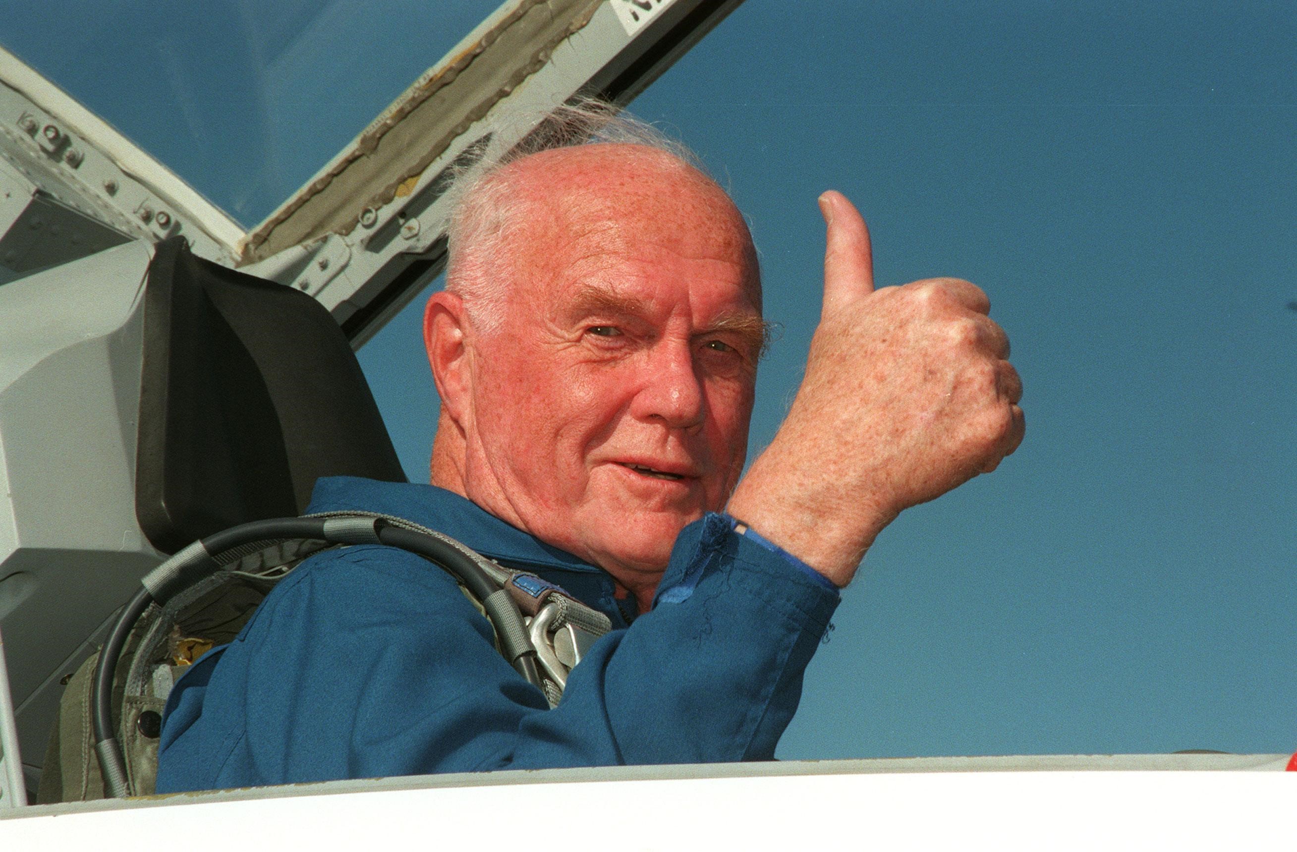 John Glenn, 1998’deki STS-95 görevi döneminde; NASA fotoğrafı.