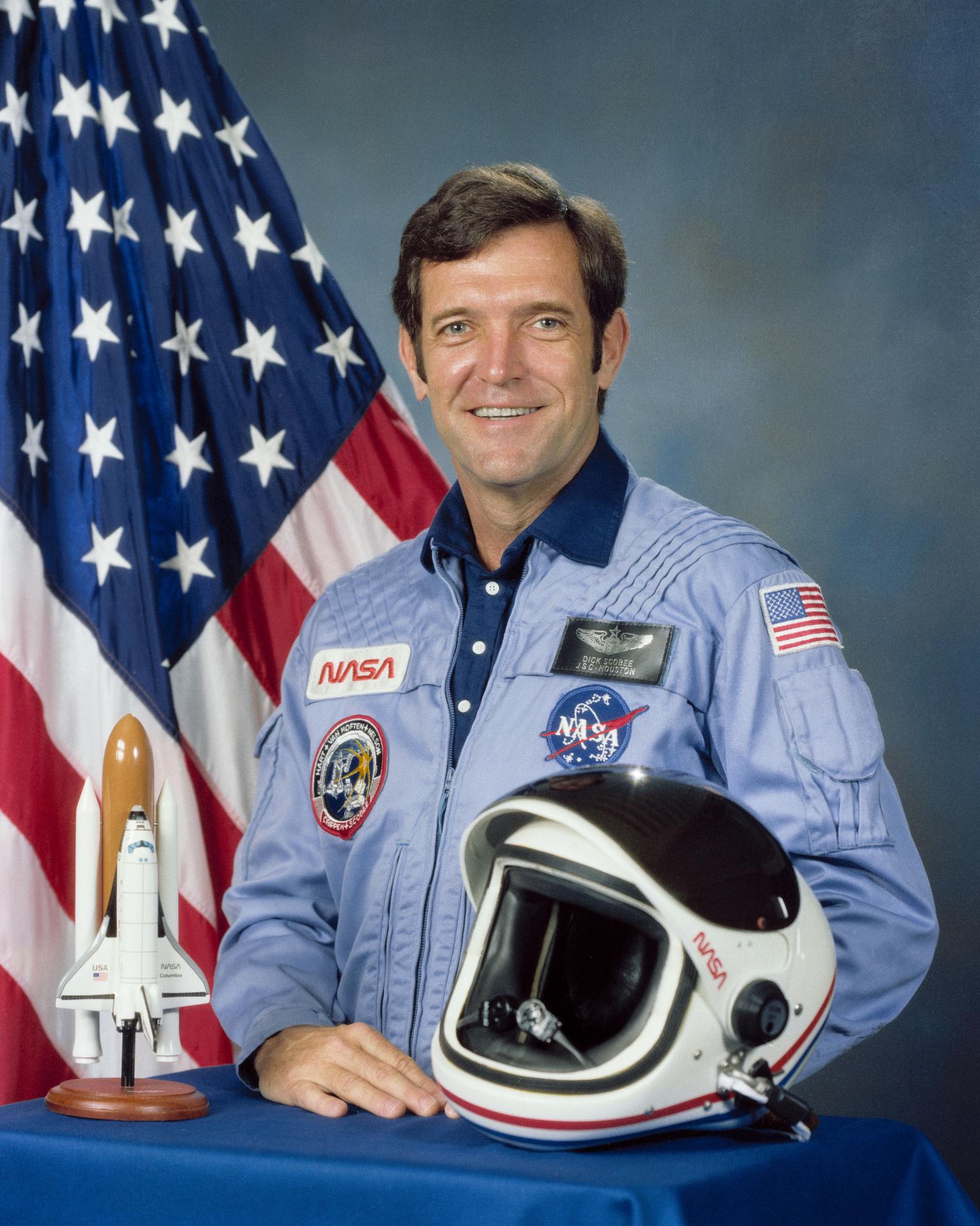 Dick Scobee’nin resmî NASA astronot portresi.