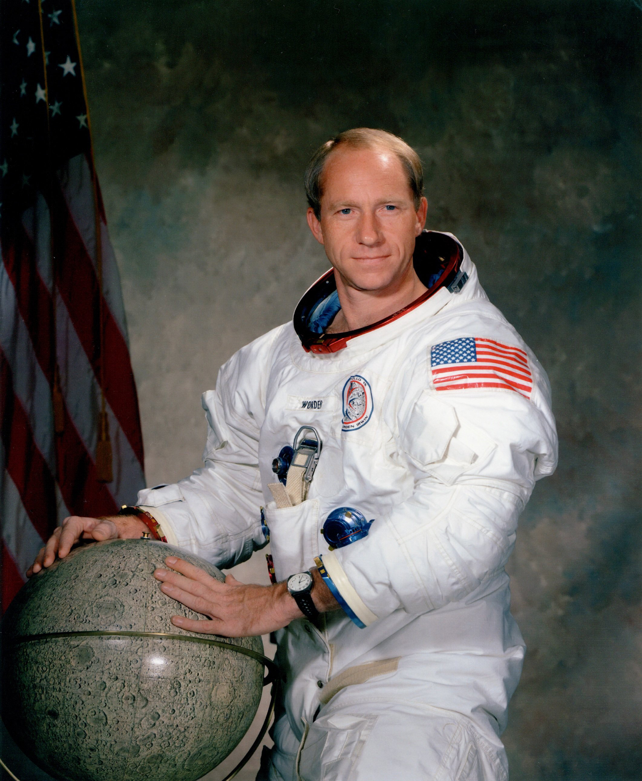 Alfred Worden — NASA arşiv fotoğrafı.