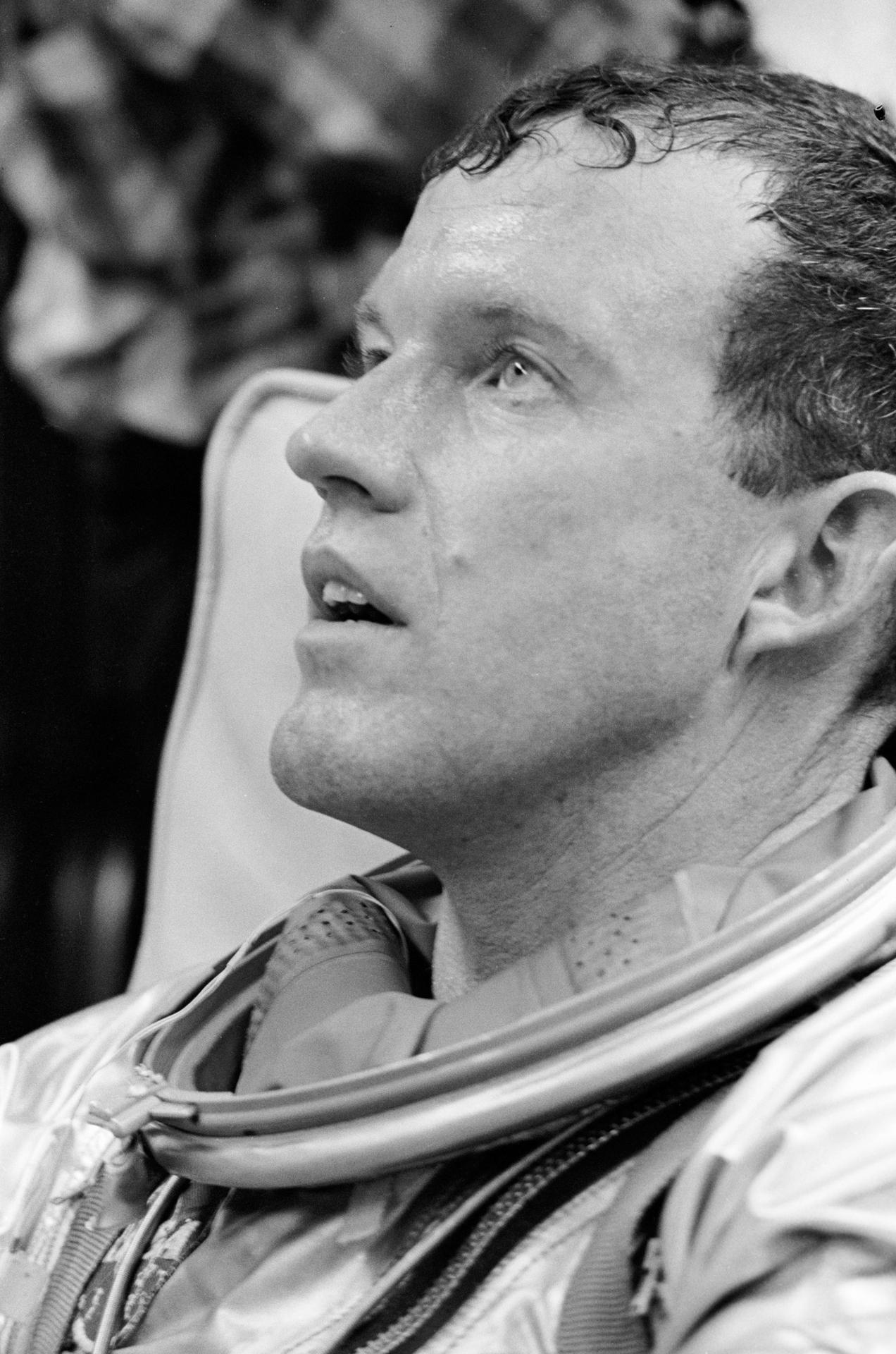 Gordon Cooper’ın NASA arşivindeki uzay giysili fotoğrafı.