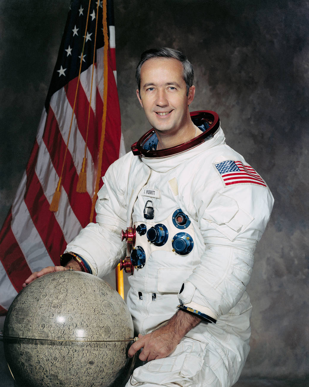 James McDivitt — NASA arşiv fotoğrafı.