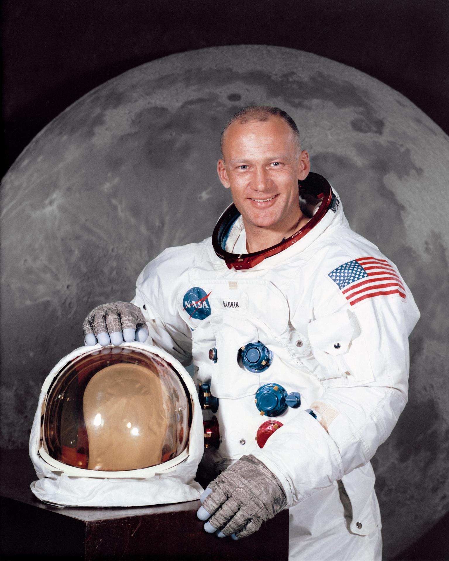 Buzz Aldrin’in Apollo 11 görevi için çekilmiş resmî NASA portresi, Temmuz 1969 (S69-31743).