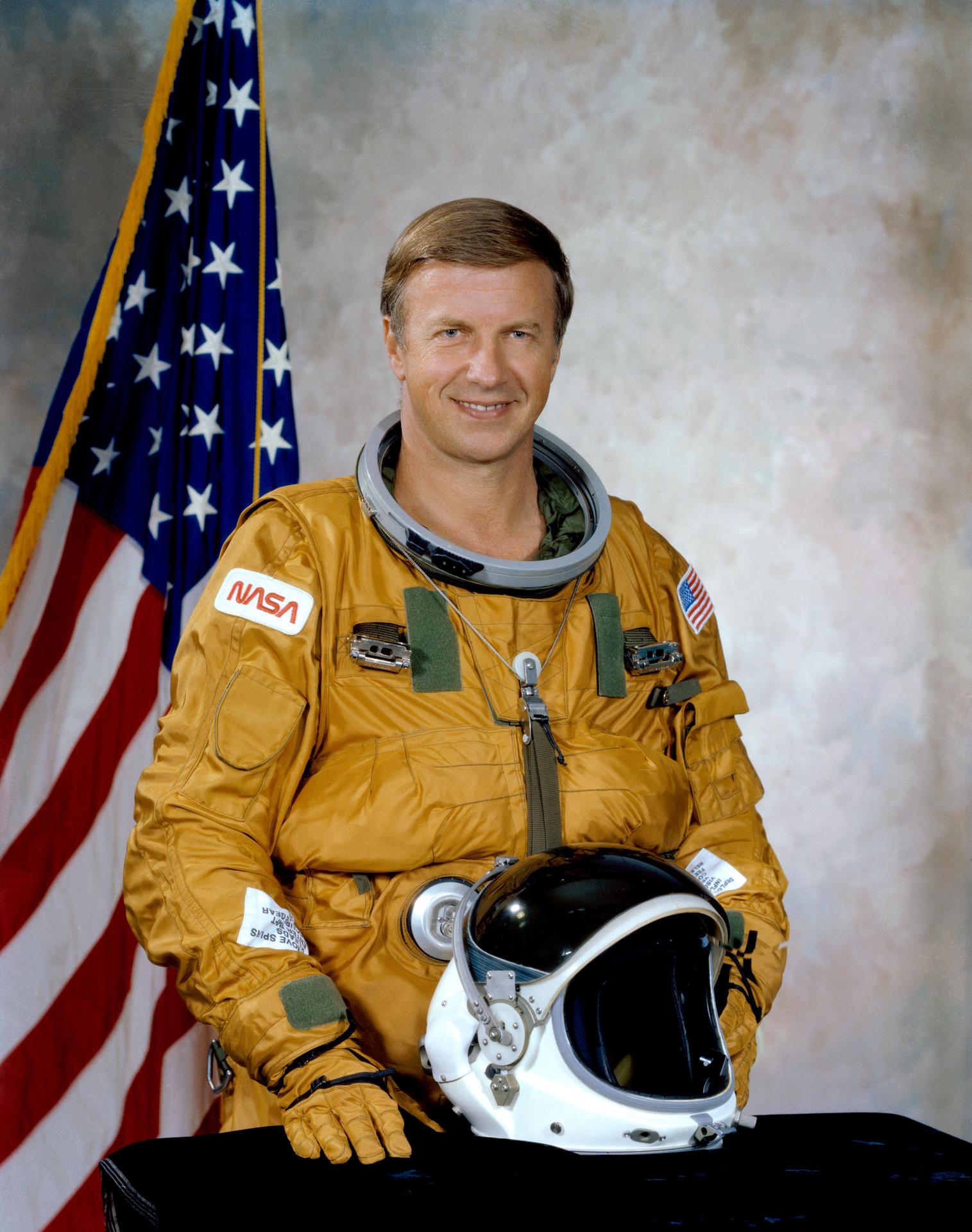 Paul J. Weitz — NASA arşiv fotoğrafı.