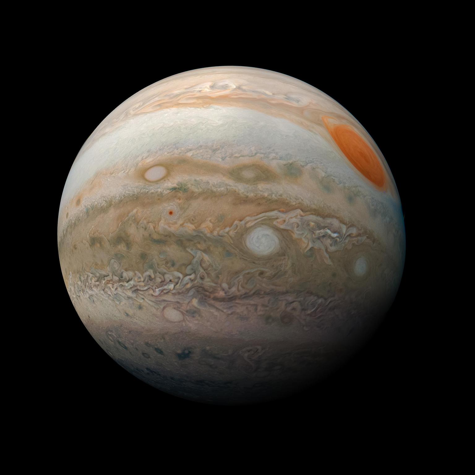 Juno’nun 12 Şubat 2019 görüntülerinden oluşturulan, renkleri güçlendirilmiş Jüpiter görünümü (PIA22946); Büyük Kırmızı Leke ve güney yarımküre.