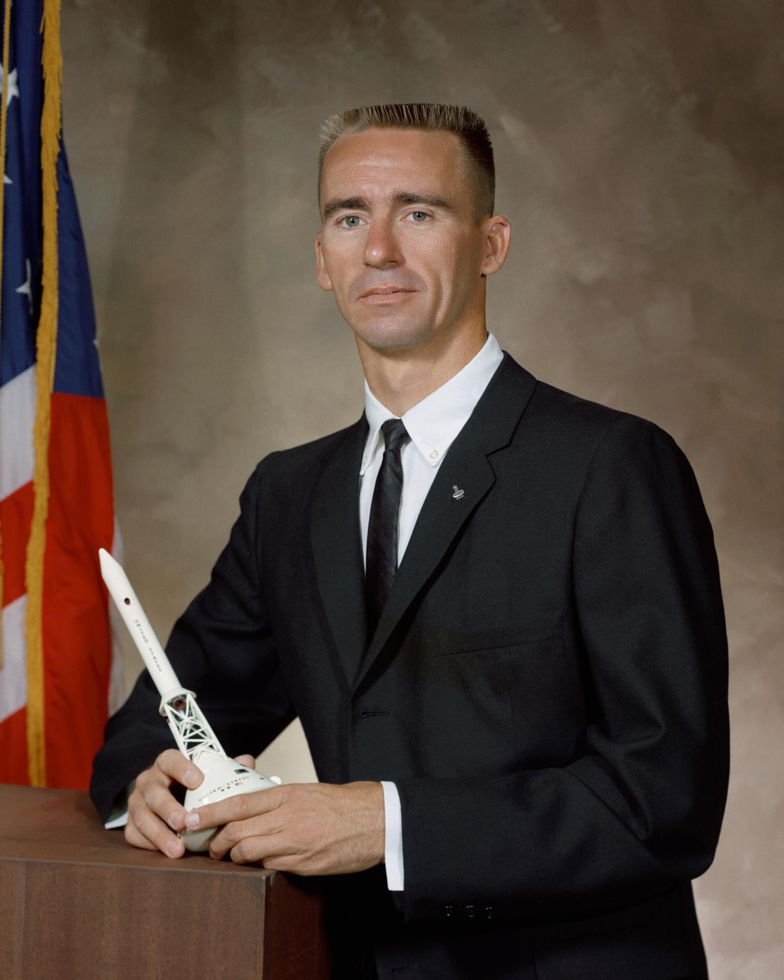 Walter Cunningham — NASA arşiv fotoğrafı.