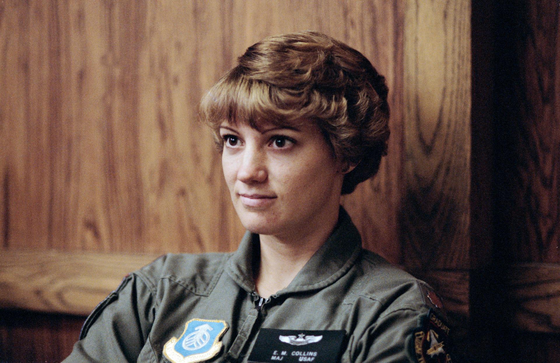 Eileen Collins’in NASA arşivindeki portresi.