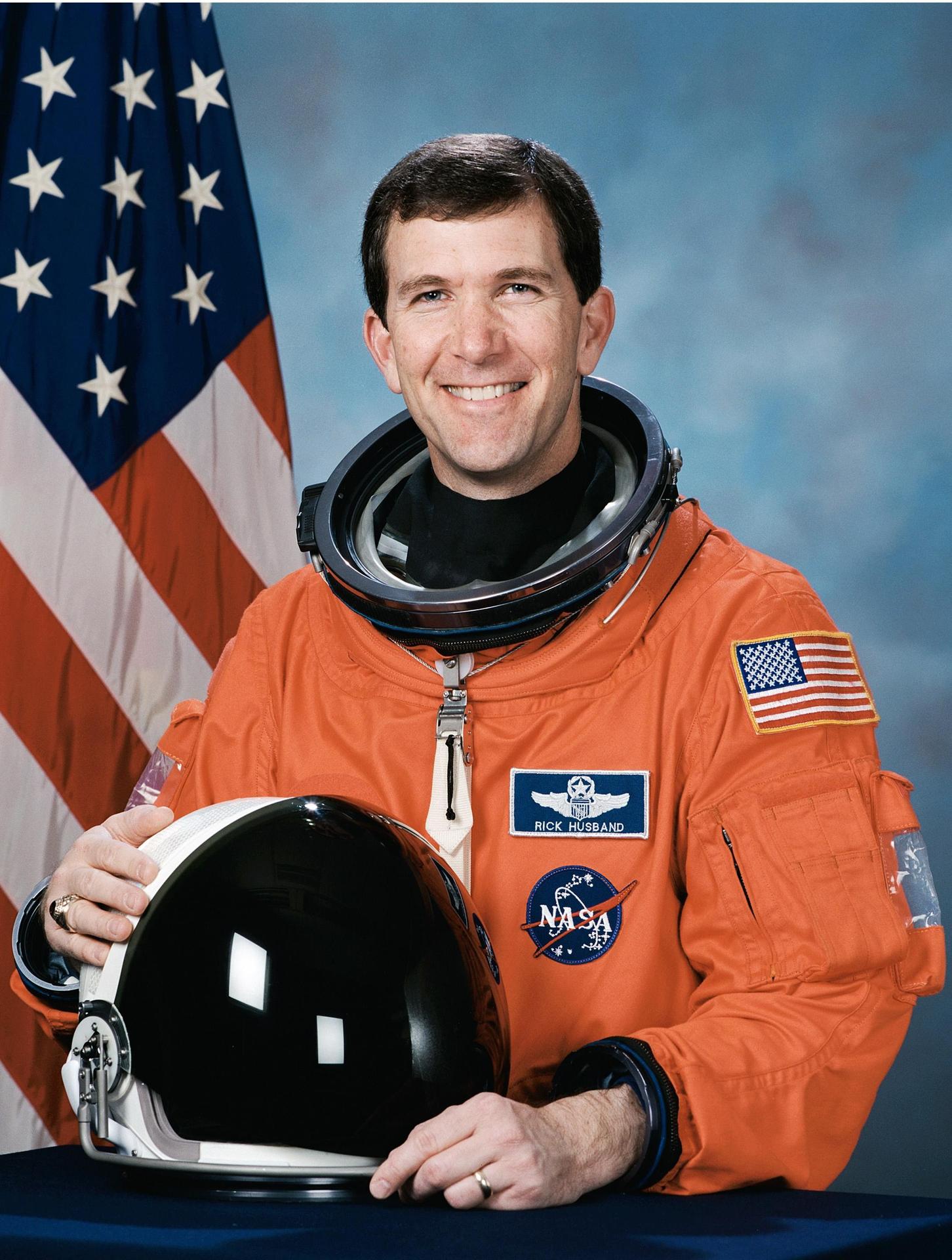 Rick Husband; NASA arşivindeki astronot portresi.