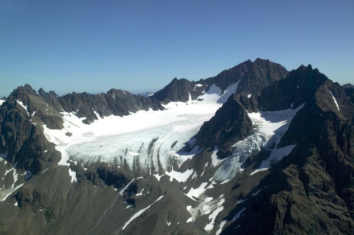 Alaska'daki Togiak Ulusal Yaban Hayatı Sığınağı'nda bir dağ buzulu.