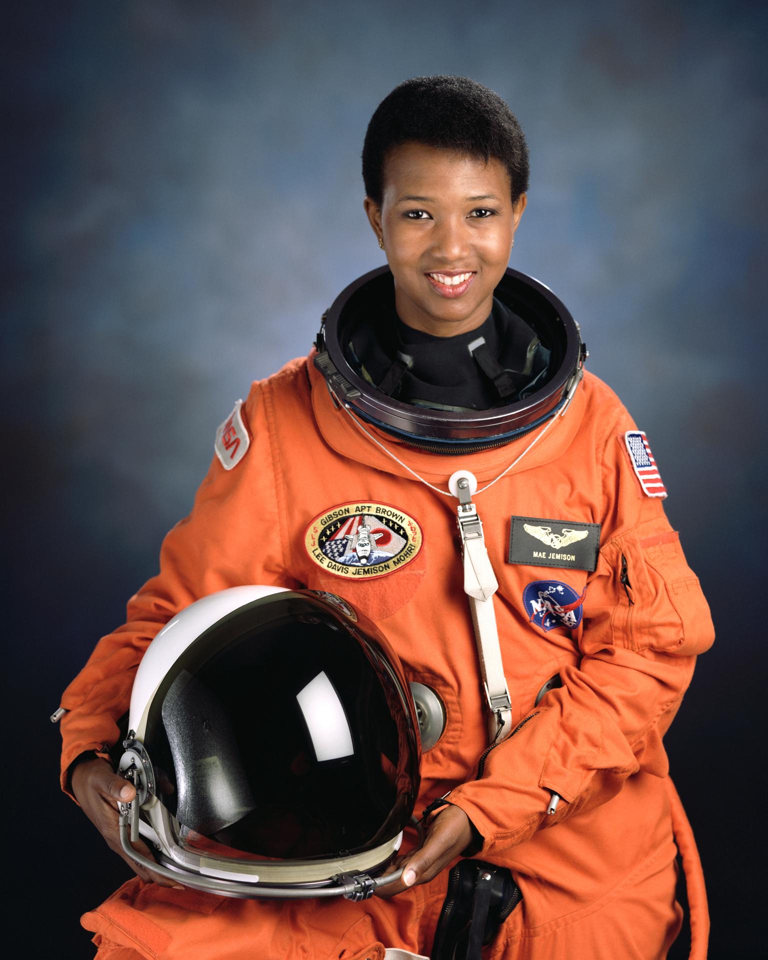 Mae C. Jemison — NASA arşiv fotoğrafı.