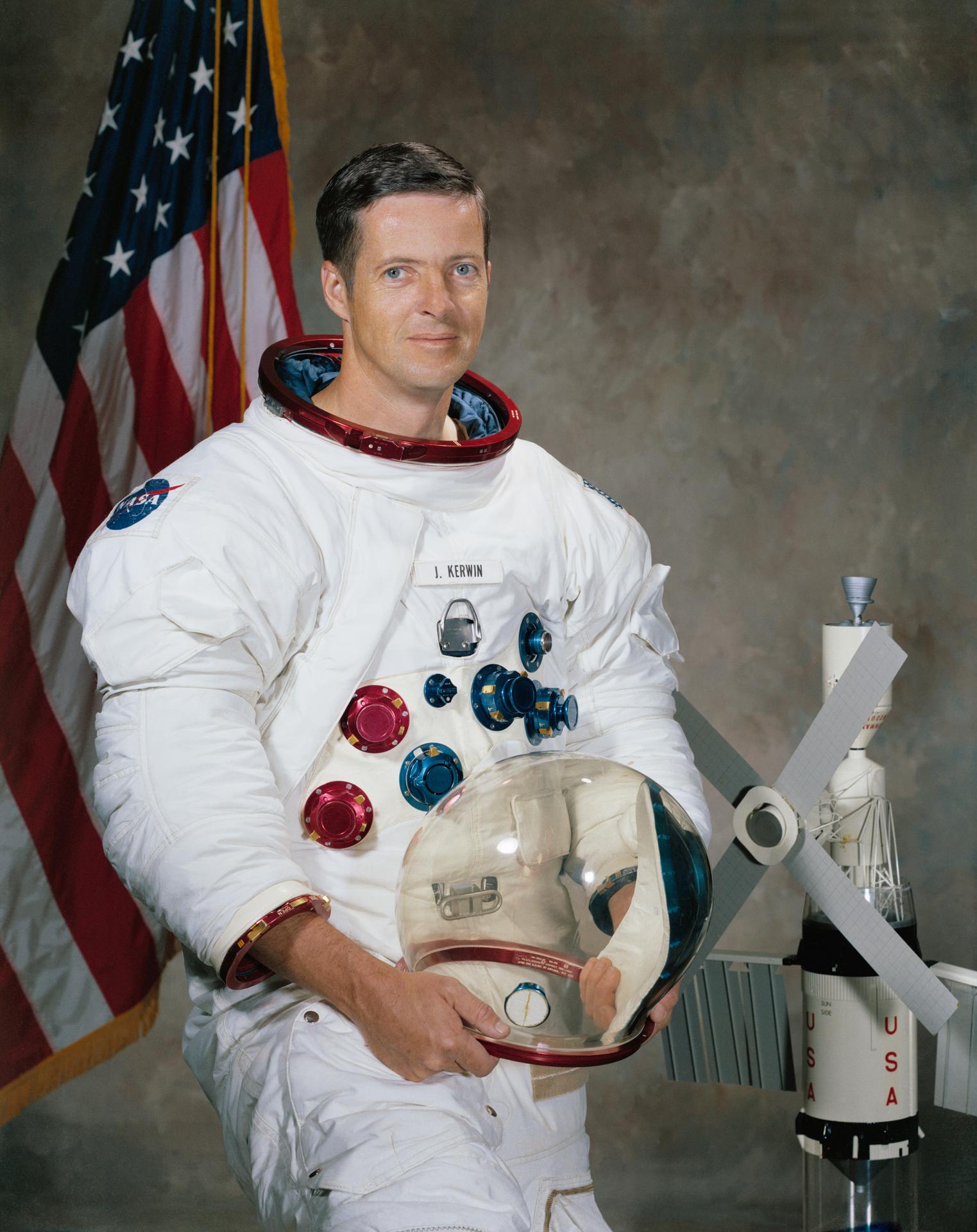 Joseph P. Kerwin — NASA arşiv fotoğrafı.