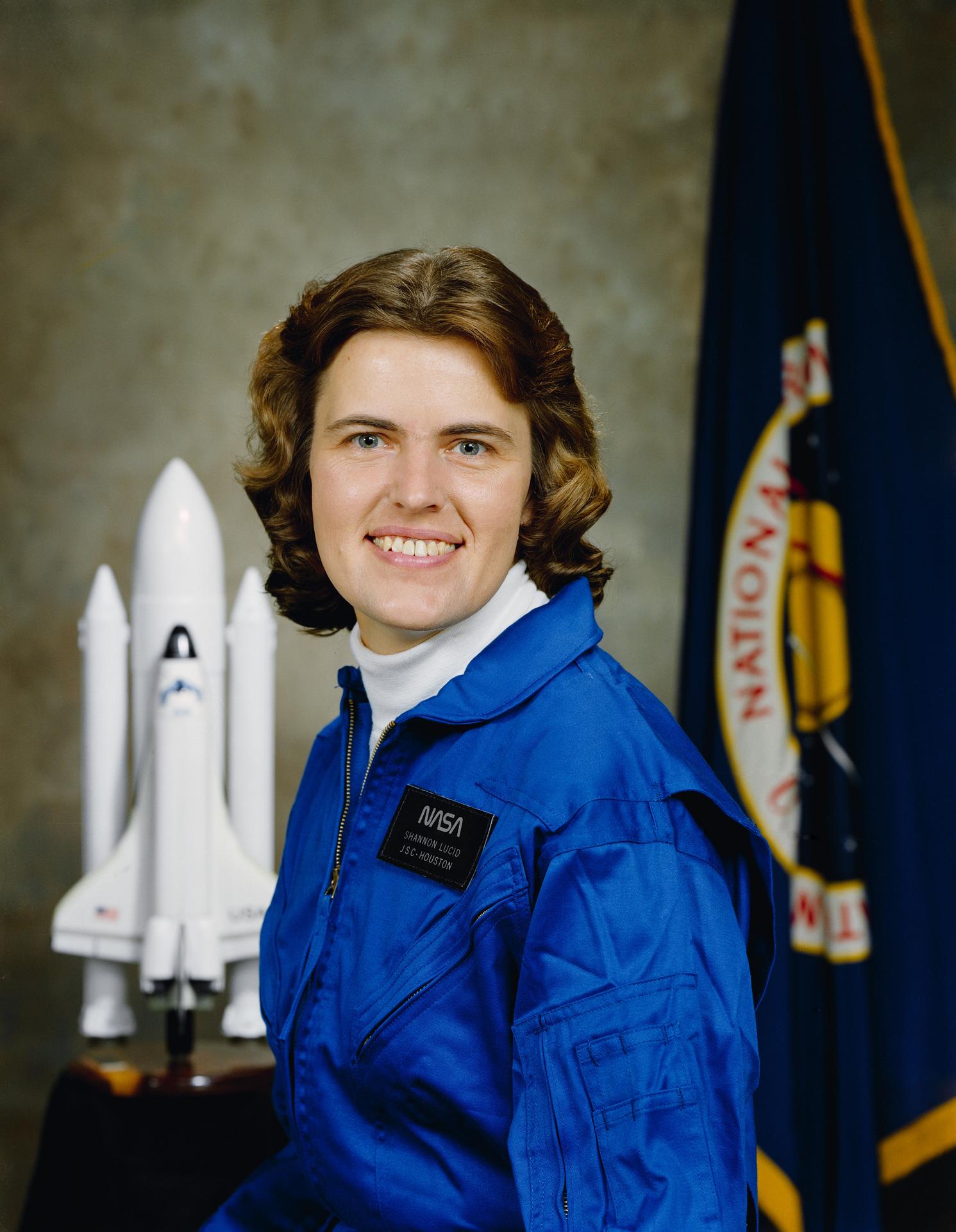 Shannon Lucid; NASA arşivindeki astronot portresi.